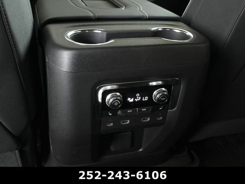 Used 2024 GMC Yukon SLT w/ SLT Luxury Package AWD/4WD image 32