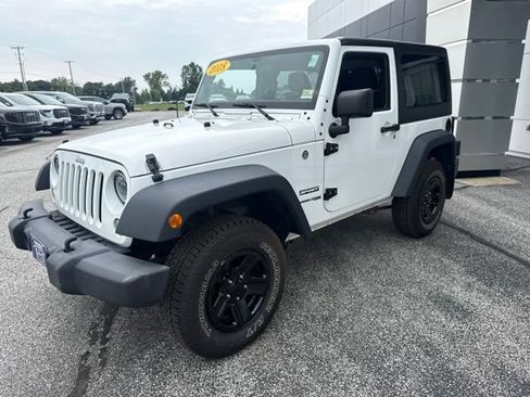 Used 2018 Jeep Wrangler Sport w/ Connectivity Group AWD/4WD image 3