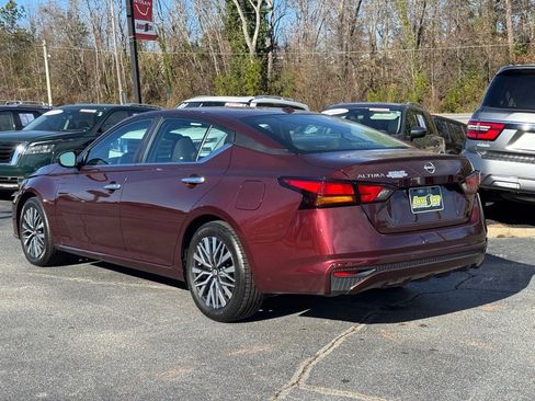 Certified 2025 Nissan Altima 2.5 SV image 5