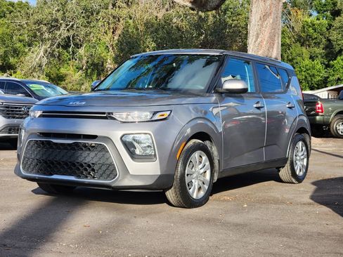 Used 2022 Kia Soul LX image 3