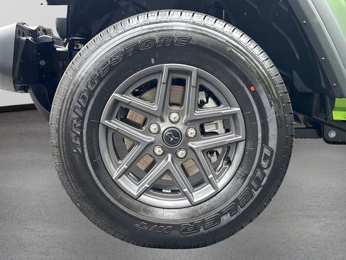 New 2025 Jeep Gladiator Sport image 12