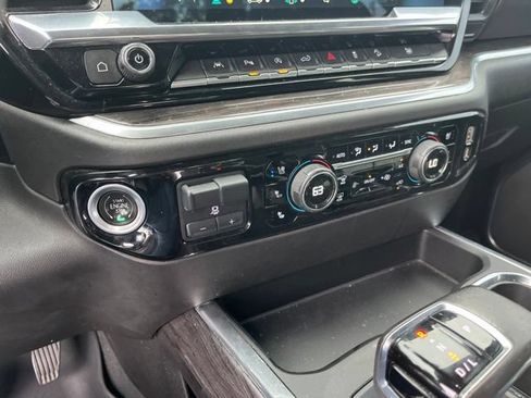 Used 2022 Chevrolet Silverado 1500 LTZ AWD/4WD image 25