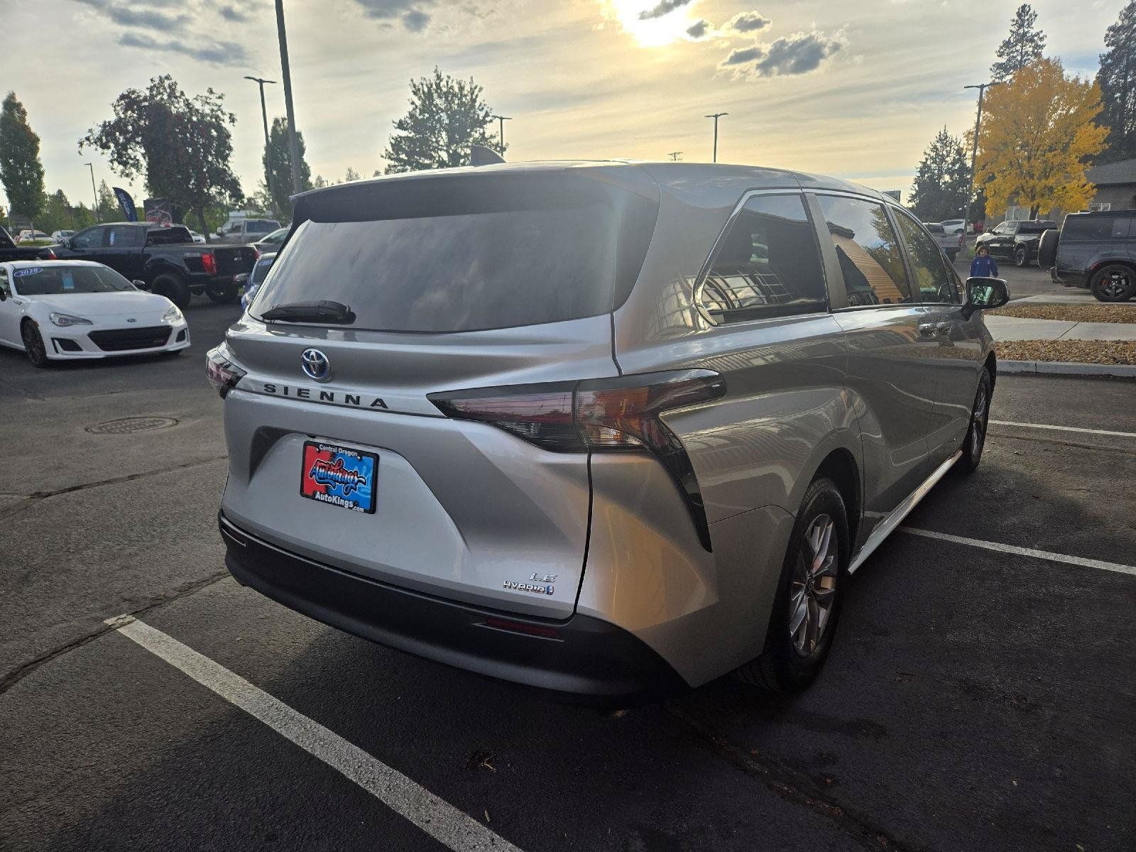 Used 2023 Toyota Sienna LE FWD image 5