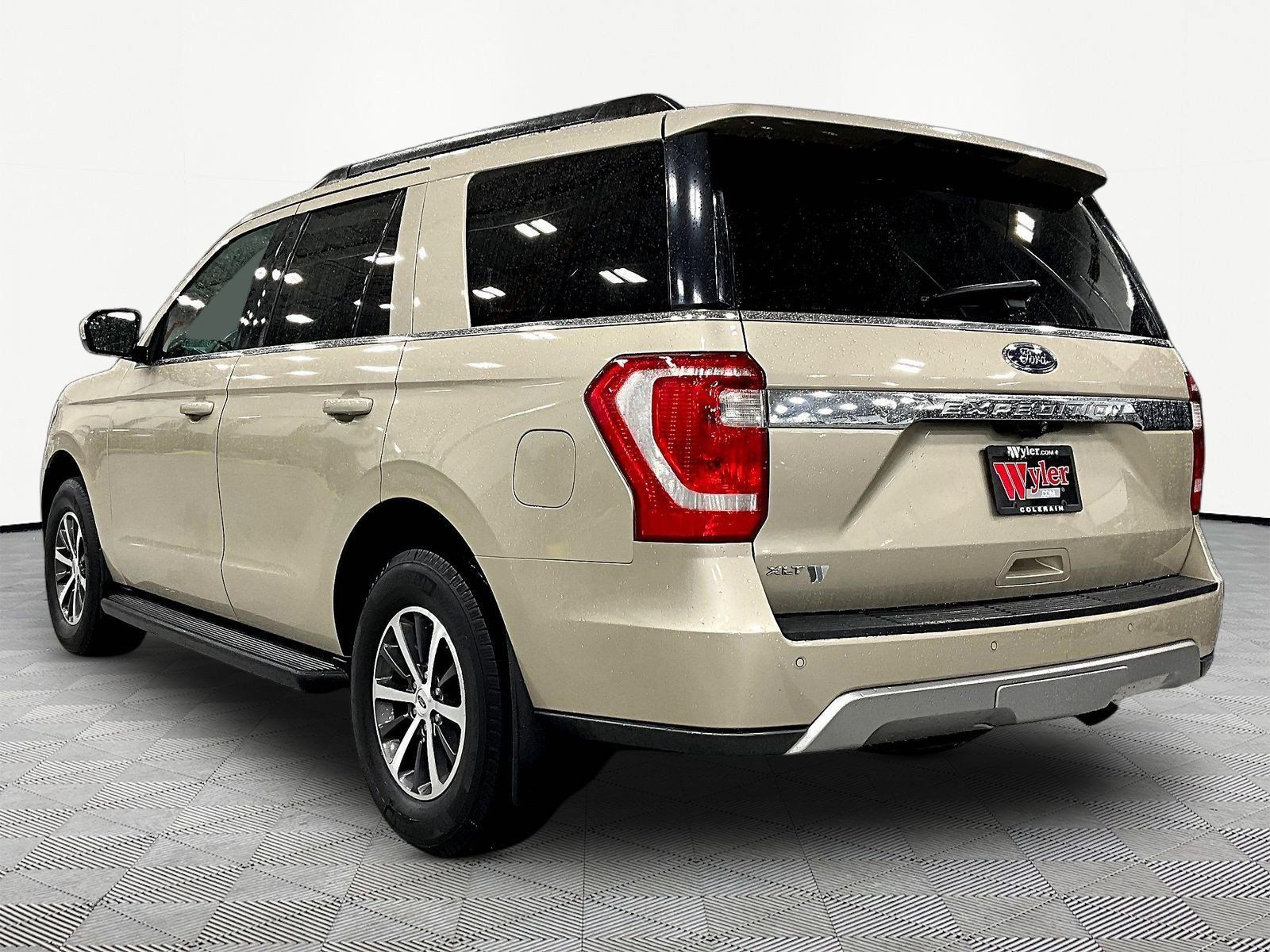 Used 2018 Ford Expedition XLT w/ Equipment Group 201A AWD/4WD image 4