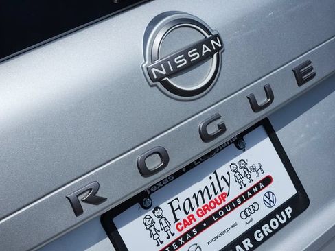 Used 2025 Nissan Rogue SV AWD/4WD image 6