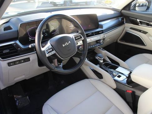 Used 2024 Kia Telluride S w/ S Sunroof Package image 3