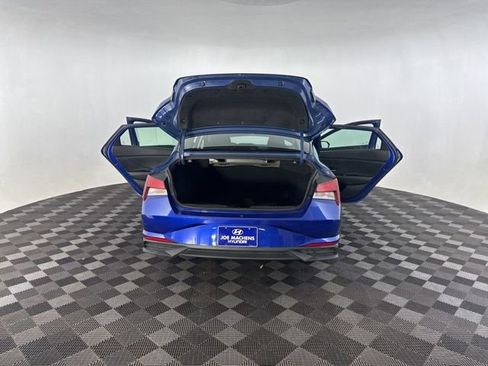 Used 2021 Hyundai Elantra SE image 15
