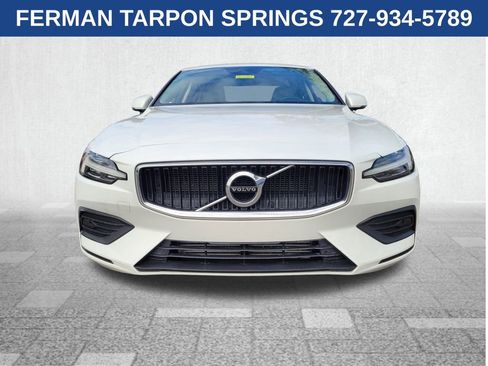 Used 2020 Volvo S60 T5 Momentum image 2
