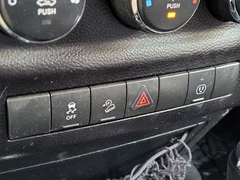 Used 2018 Jeep Wrangler Unlimited Rubicon w/ Connectivity Group AWD/4WD image 20