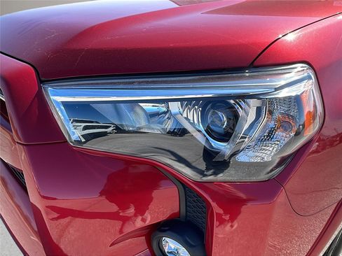 Used 2022 Toyota 4Runner SR5 Premium w/ Moonroof Package image 9