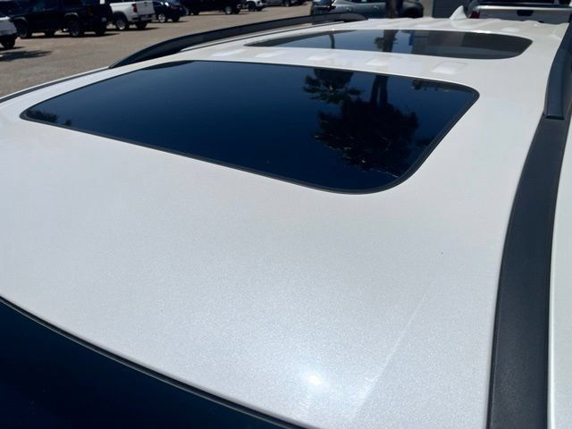 Used 2023 Chevrolet Traverse Premier w/ Redline Edition FWD image 11