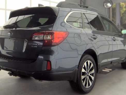 Used 2017 Subaru Outback 3.6R Limited AWD/4WD image 4