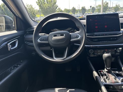Used 2025 Jeep Compass Trailhawk AWD/4WD image 16