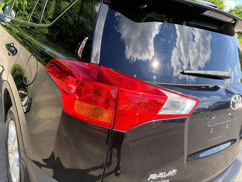Used 2013 Toyota RAV4 LE AWD/4WD image 30
