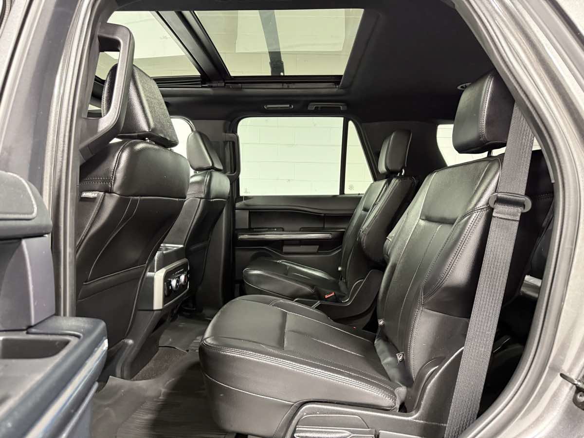 Used 2021 Ford Expedition XLT AWD/4WD image 18