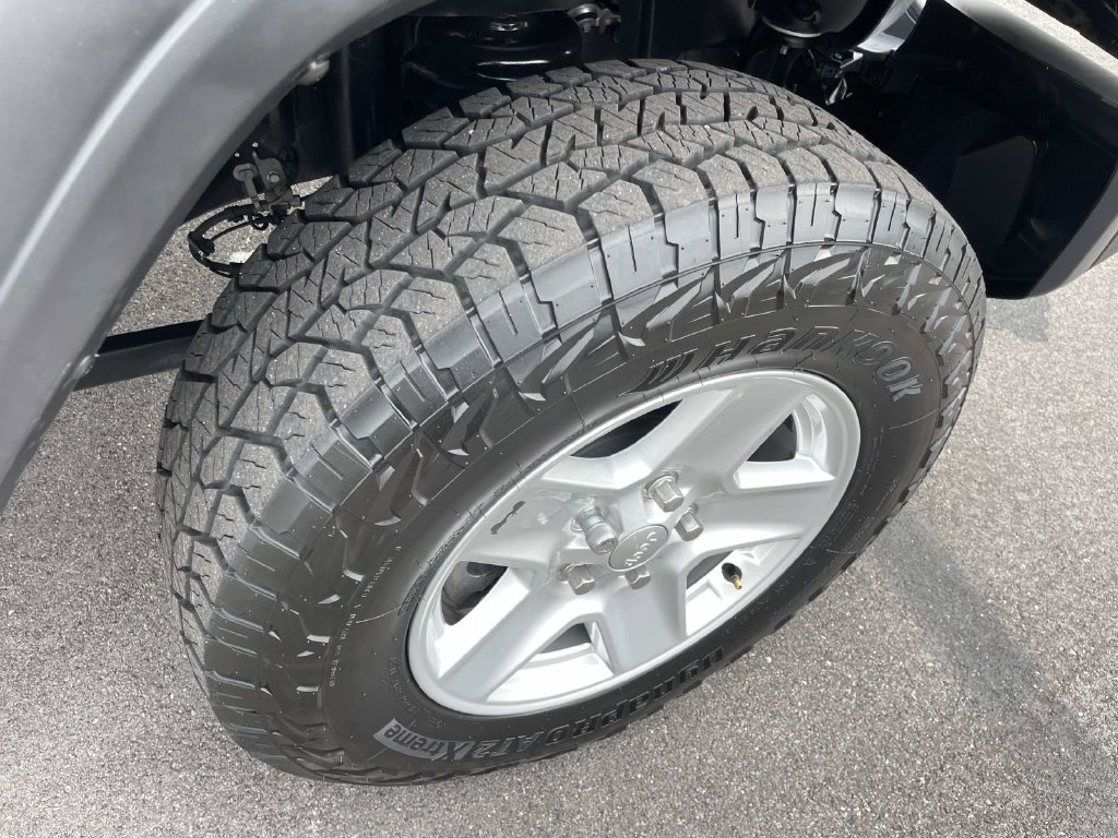 Used 2020 Jeep Gladiator Sport w/ Quick Order Package 24S AWD/4WD image 31