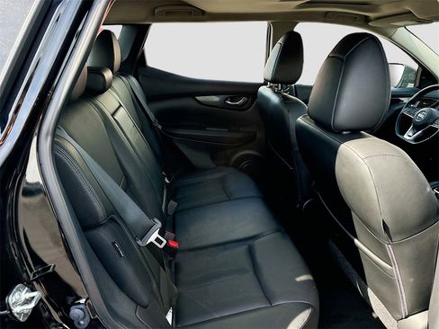 Used 2022 Nissan Rogue Sport SL w/ Premium Package image 28