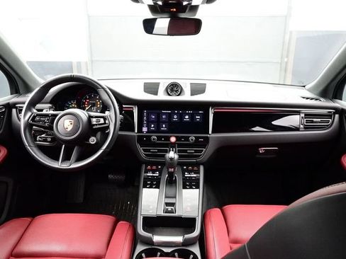 Certified 2024 Porsche Macan Turbo AWD/4WD image 20
