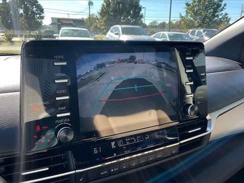 Used 2024 Toyota Sienna XLE image 21
