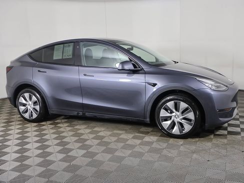 Used 2023 Tesla Model Y Long Range image 19