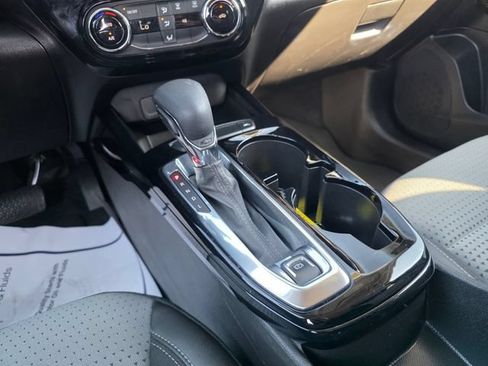 Used 2025 Chevrolet Trax LT FWD image 21