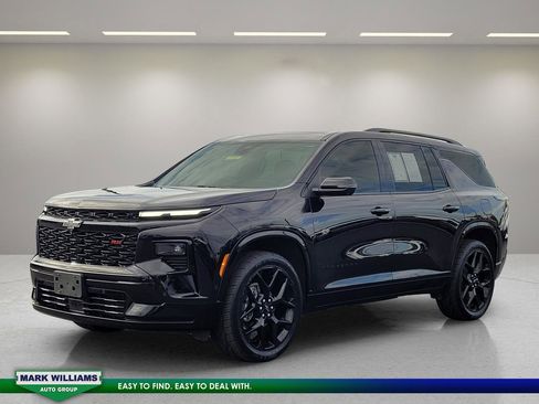 Used 2024 Chevrolet Traverse RS image 8