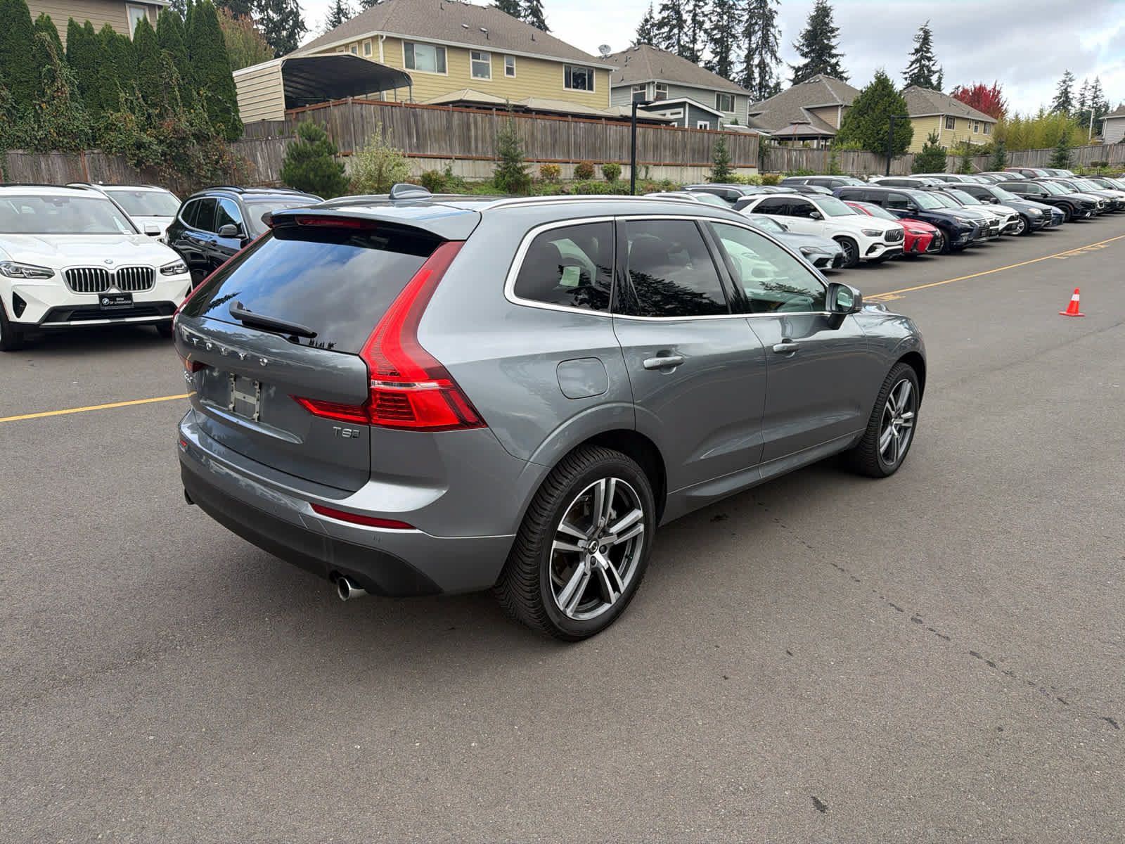 Used 2020 Volvo XC60 T8 Momentum AWD/4WD image 4