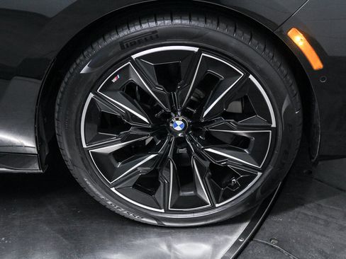 Certified 2024 BMW 760i xDrive w/ Executive Package AWD/4WD image 9