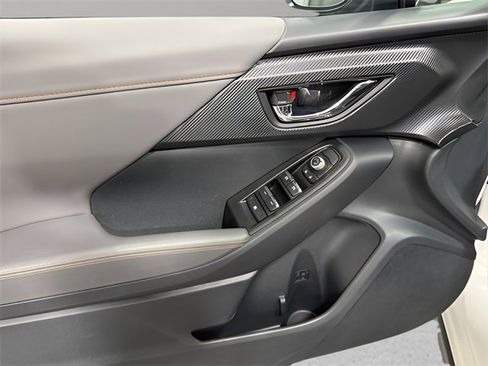 Certified 2025 Subaru Crosstrek 2.5i Limited w/ Popular Package #4A image 9