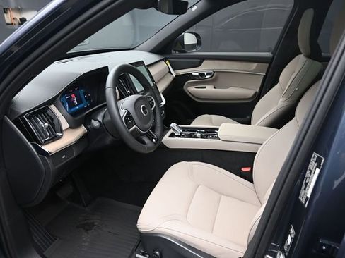 Used 2026 Volvo XC90 B6 Plus w/ Protection Package Premier image 17