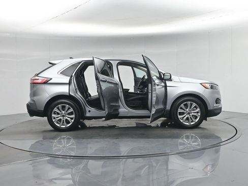 Used 2024 Ford Edge Titanium image 5