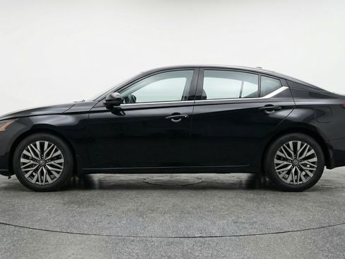 Used 2025 Nissan Altima 2.5 SV image 5