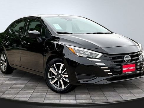 Used 2025 Nissan Versa SV FWD image 4