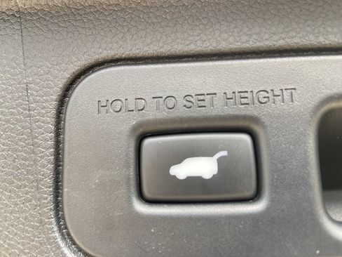 Used 2025 Honda Pilot EX-L image 37