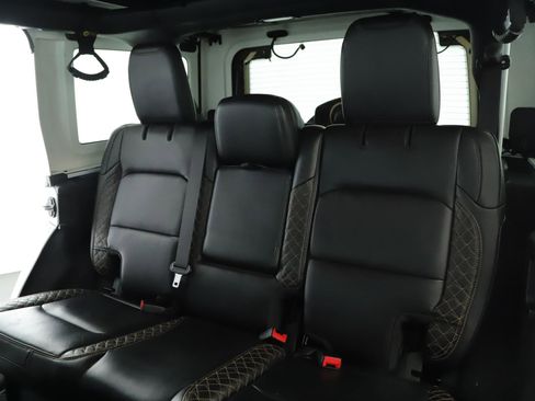 Used 2022 Jeep Wrangler Unlimited Sahara image 5