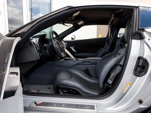 Used 2015 Chevrolet Corvette Z06 w/ 2LZ Preferred Equipment Group image 24