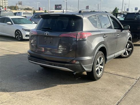 Used 2018 Toyota RAV4 XLE image 5