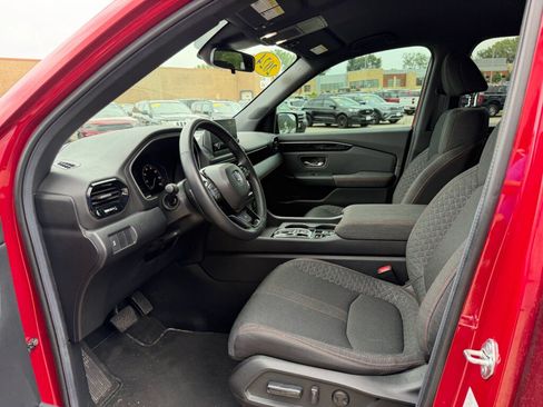 Used 2024 Honda Pilot Sport image 7