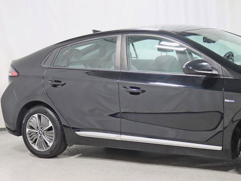 Used 2020 Hyundai Ioniq SE image 3