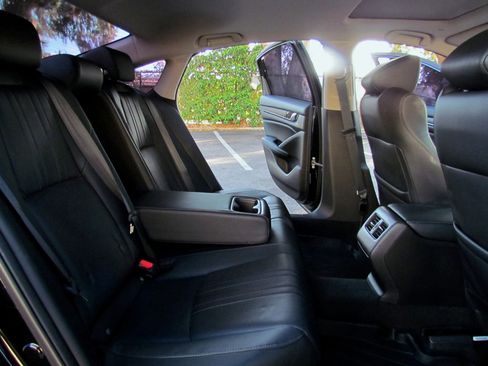 Used 2018 Honda Accord Touring image 19