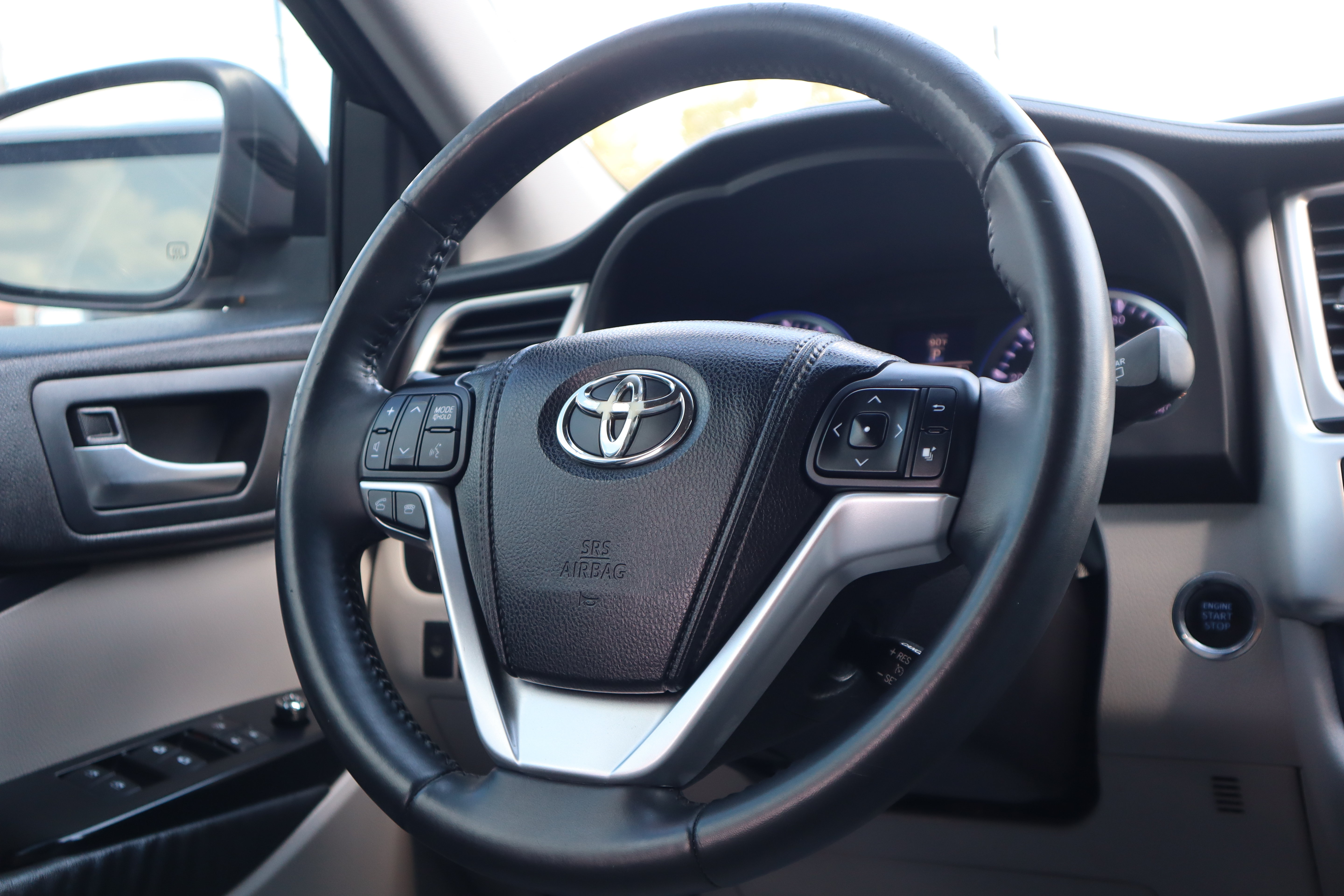 Used 2015 Toyota Highlander XLE FWD image 15