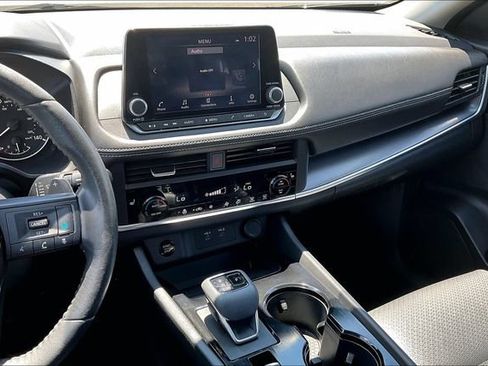 Used 2024 Nissan Rogue SV w/ SV Premium Package FWD image 15
