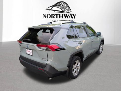 Used 2021 Toyota RAV4 XLE w/ XLE Grade Weather Package AWD/4WD image 3