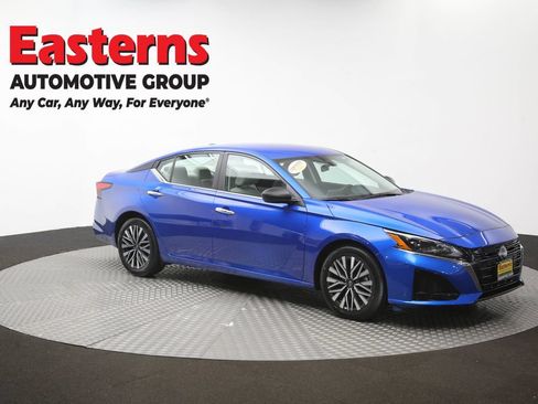 Used 2025 Nissan Altima 2.5 SV FWD image 47