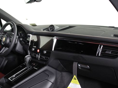 New 2026 Porsche Macan image 15