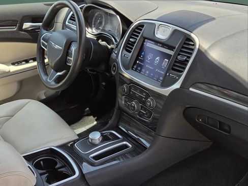 Used 2021 Chrysler 300 Touring L RWD image 29