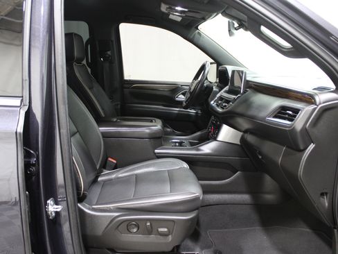 Used 2022 Chevrolet Suburban Premier image 35