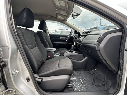 Used 2018 Nissan Rogue S image 6