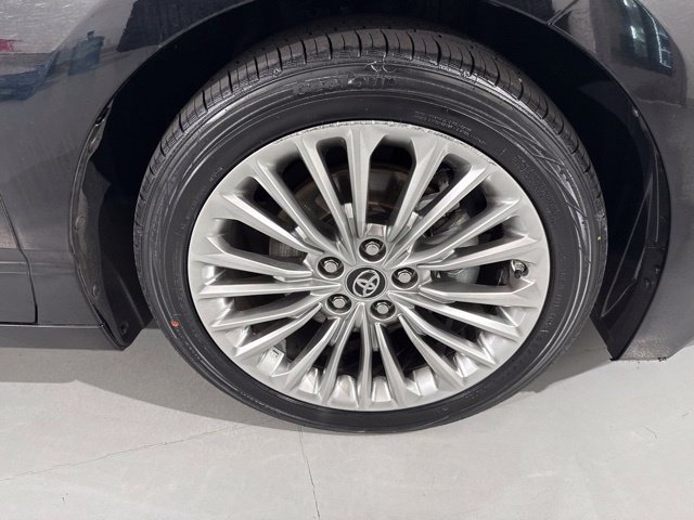 Used 2019 Toyota Avalon Limited FWD image 12
