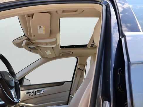 Used 2016 Mercedes-Benz E 350 4MATIC Sedan image 40